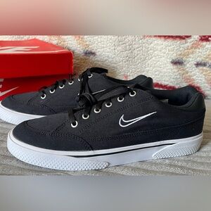 MEN NIKE GTS 97 NEW!